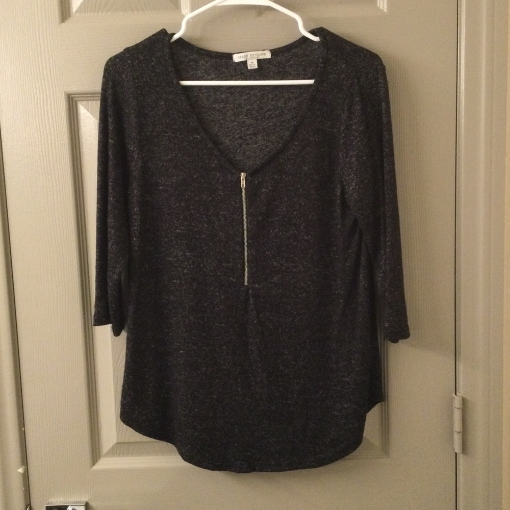Cozy top✨ with detailed zipper